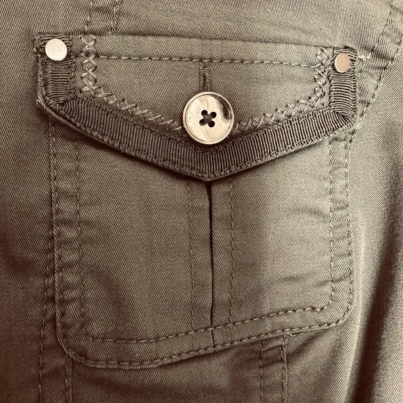 White House Black Market Army Green Utility Cropped Jacket Sz 8 - Picture 11 of 16